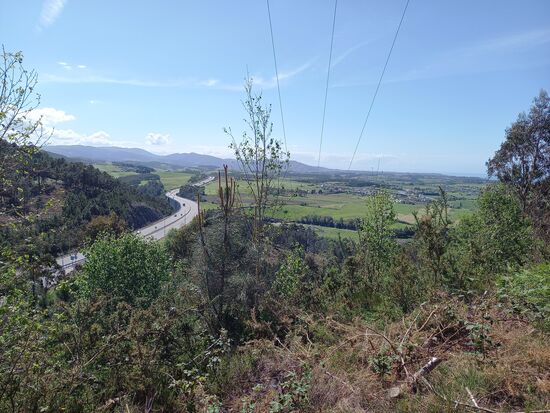 Das Wetter meint es heute richtig gut mit uns. Sonnig bei 16Grad. Perfektes Pilgerwetter! In der Ferne sehen wir schon unser Ziel.