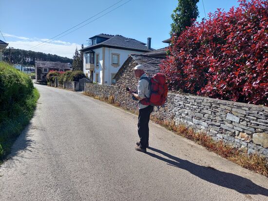 Endlich, nach 30km sind wir in Villapedre. Jetzt nur noch ins Hotel, Rucksack in die Ecke und Stiefel aus.