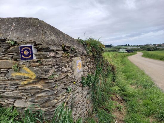 Wegweiser hinter dem Ort Torce