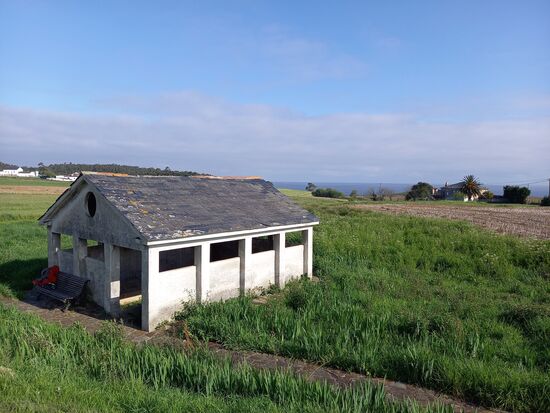 Ein altes Waschhaus nutzen wir zum umziehen.