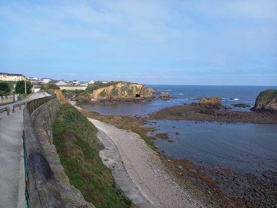 Gleich am Ortseingang eine schöne Bucht.