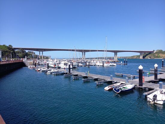 Blick auf die Brücke - ganz schön lang.