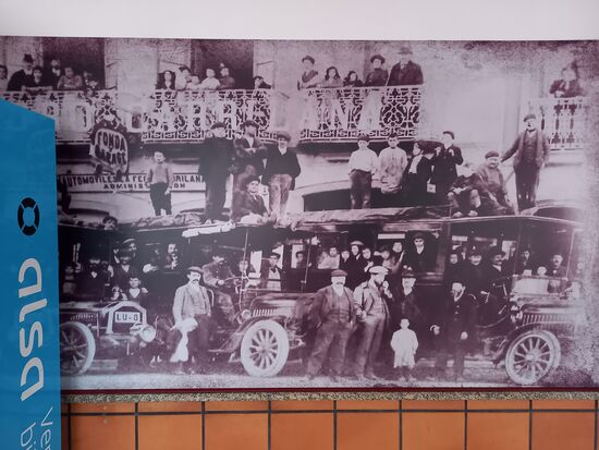 Mit dem Bus geht unsere Reise weiter.