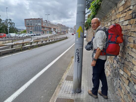 Das Laufen durch die Stadt ist anstrengend. Pflaster und Asphalt zu treten ermüdet die Füße und Beine extrem. Dazu der Lärm und die Abgase.