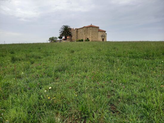 Wieder eine Kirche am Wegesrand, die geschlossen hat.