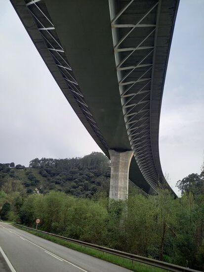 Wir unterqueren eine Autobahn