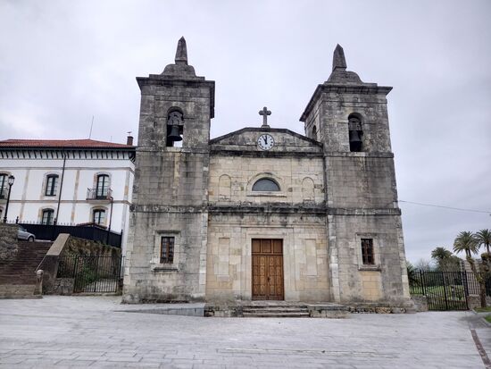 Die Kirche wiedereinmal geschlossen. Das finde ich sehr schade, schließlich befinden wir uns auf einem Pilgerweg  nach Santiago.