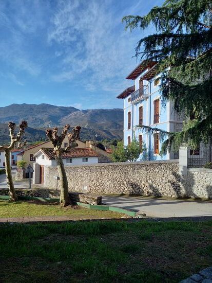 In Andrin haben wir eine klare Sicht auf die Berge.