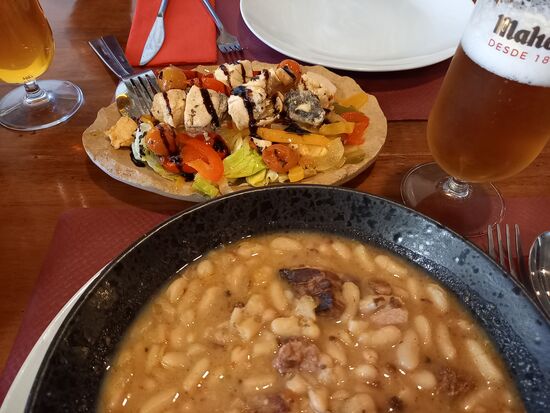 In Niembro gehen wir noch richtig gut Essen.