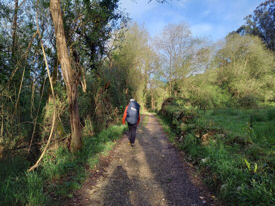 Es ist mit nur 5Grad ziemlich kalt heute morgen. Aber die Luft ist klar und so lässt es sich gut gehen.