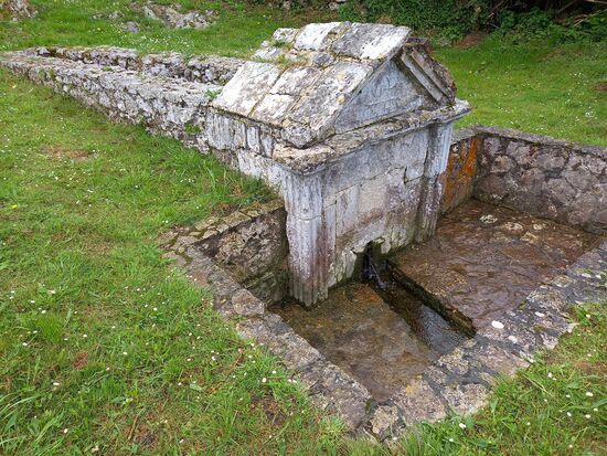 Gleich nebenan ein Brunnen