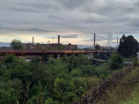 Gleich hinter Gijon beginnt ein riesiges Industrie Gebiet, indem u.a Stahl verarbeitet wird.
