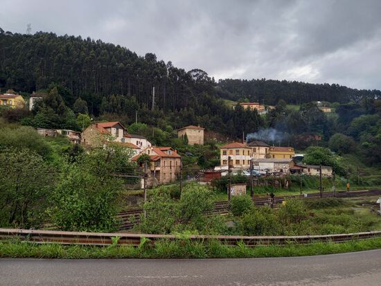 Wir müssen nun 200 Höhenmeter überwinden. Klingt nicht viel, aber bei entsprechender Steigung und einen 7,5kg schweren Rucksack auf dem Rücken ist es für mich schon von gewisser Anstrengung.