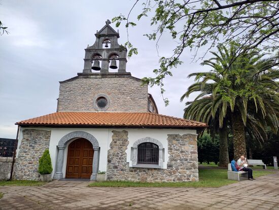 Dort machen wir nach ca. 10km Marsch eine kurze Rast. Heute gibt es auf der gesamten Strecke nur einen Ort mit Bars und Restaurants. Der ist allerdings weitere 8km entfernt.