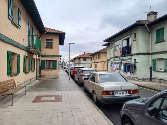 Wir durchqueren das Viertel, indem die Industriearbeiter wohnen.