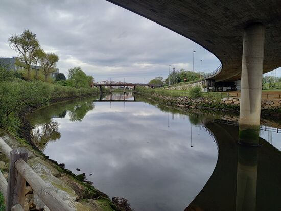 Aviles liegt vor uns.