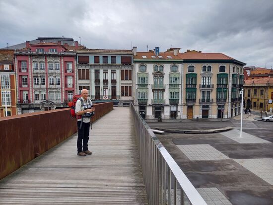Direkt vor uns liegt das Hotel Alda Palacio Valdes. Dort verbringen wir die nächste Nacht.