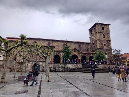 Wir beobachten, das hier offensichtlich gleich die Karfreitag Prozession startet.