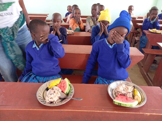 Vor dem Essen wird gebetet.