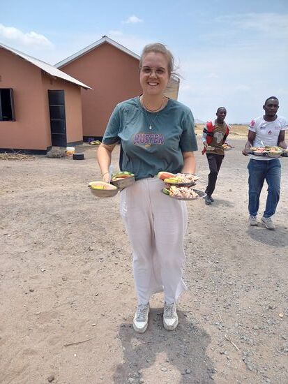 Dann bekommen auch die Kinder im Nachbargebäude etwas.
