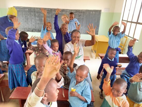 Danach haben die Kinder Spaß am Fotos machen  