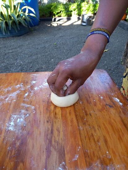 Dann wird daraus ein Kloss aufgedreht.