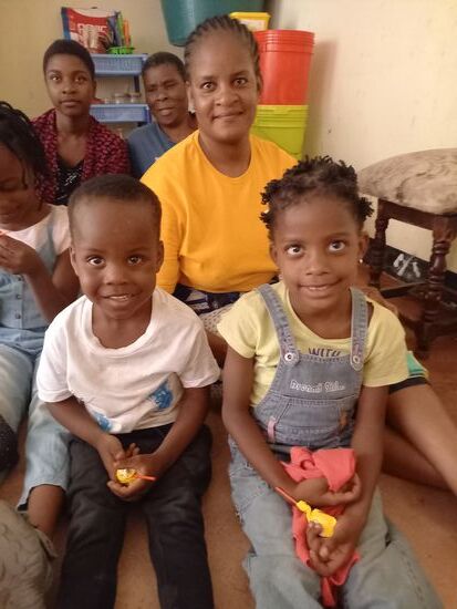 Elisabeth mit ihrem Bruder und ihrer Mutter