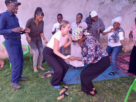 Es wurde ausgiebig gesungen und getanzt. Lebensfreude pur!!