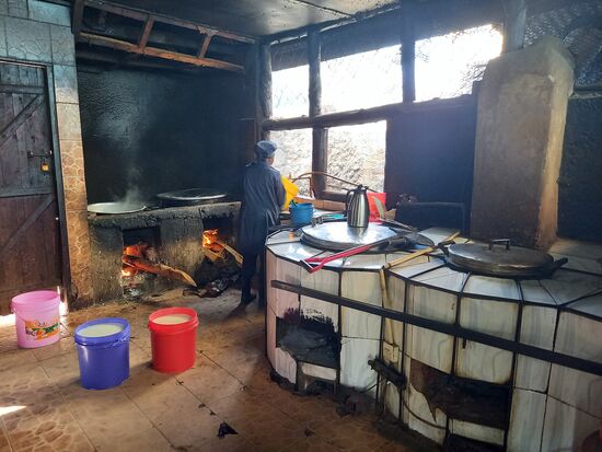 Die Küche der Schule. Hier wird für über 400 Kinder gekocht.
