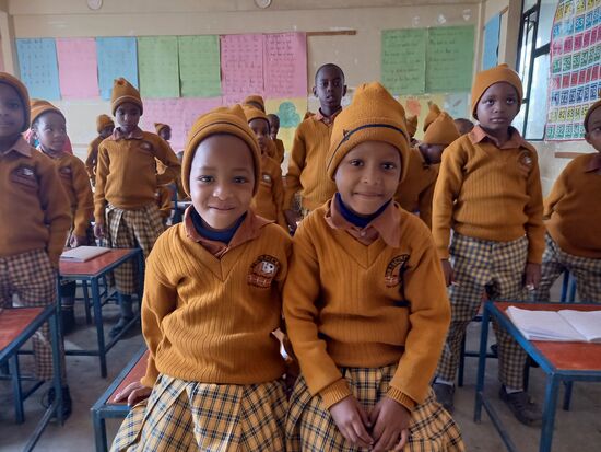 Dann besuche ich Dorkas und Doris in ihrer Klasse.