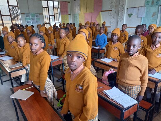 Ganz schön viele Schüler in einem Klassenzimmer.