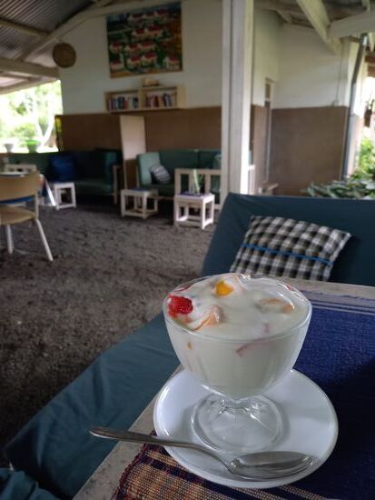 Hier gibt es u.a. leckeren selbst hergestellten Joghurt mit frischem Obst. Sehr köstlich!