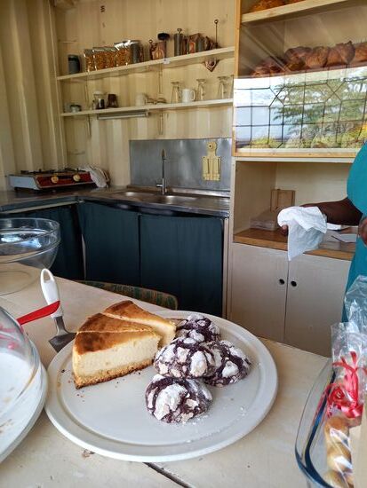 Ich kaufe zwei Donats und Nussschnecken. Je eine davon bekommt Antonia. Ihr geht es inzwischen besser und sie wird sich bestimmt freuen.