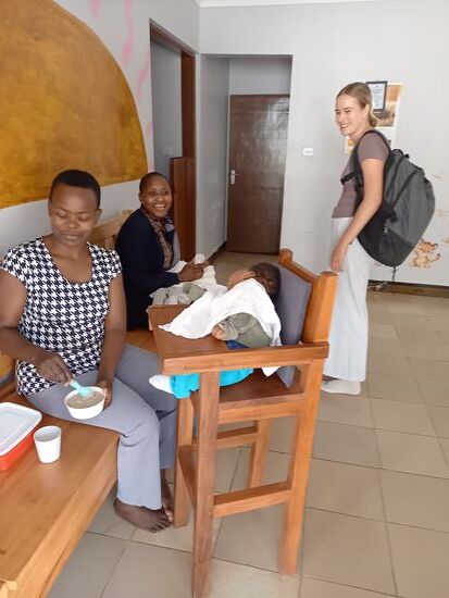 Wir werden schon von Nuruana und Safi erwartet.