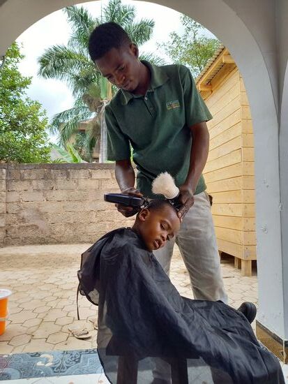 Heute ist der Friseur da 