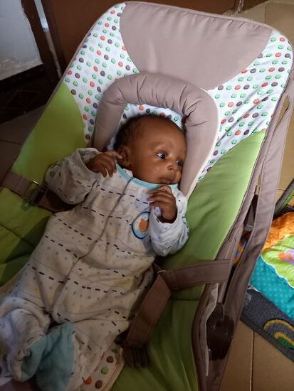 Die von mir mitgebrachte Babywippe tut schon ihre Dienste.