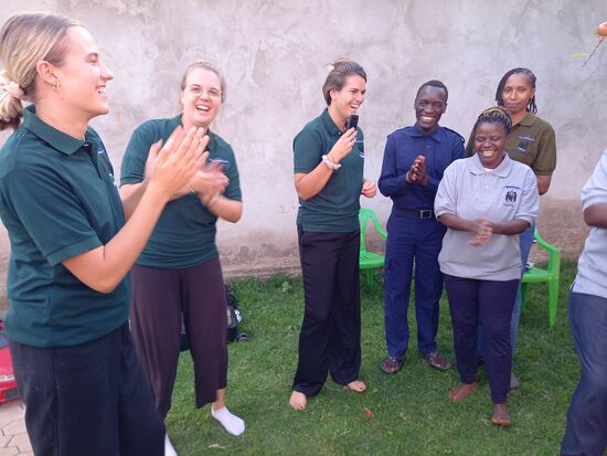 Es wird gesungen und getanzt