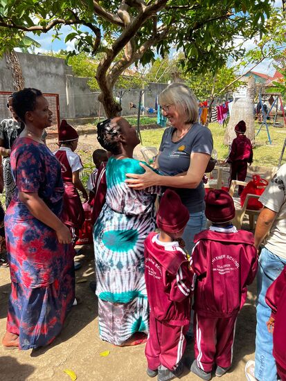 Es ist ein treffen mit vertrauten Gesichtern.