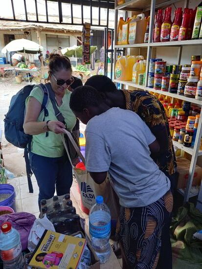 Alles gut verpackt und dann schnell zum Tuc Tuc.