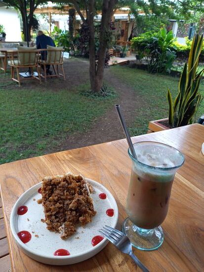 Karotten Torte und Eiskaffee - ein Hochgenuss!