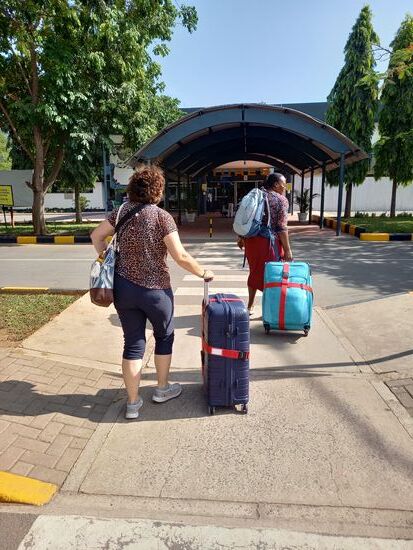 Am Nachmittag bringen wir Manuela zum Flughafen.  Danke für die gemeinsame Zeit!