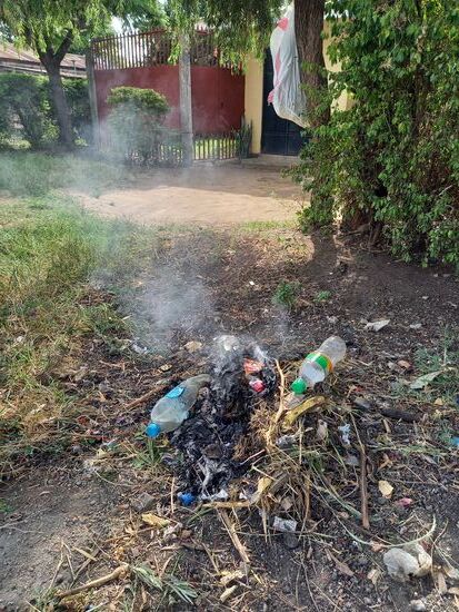 Ein paar Meter weiter ist die nächste Feuerstelle.