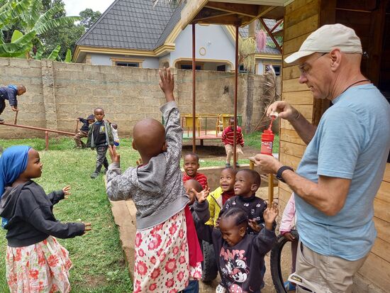 Wir hatten Seifenblasen dabei,  die bereiten stets viel Spaß!