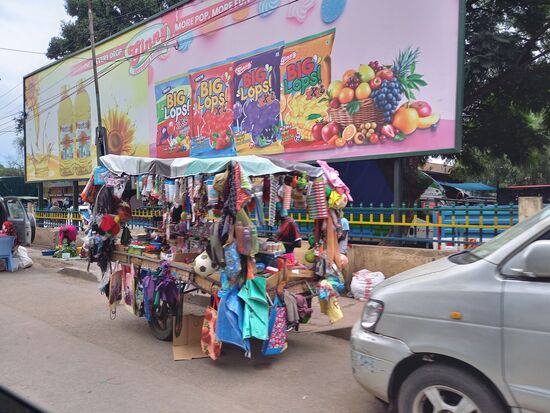 Eindrücke entlang der Straße.