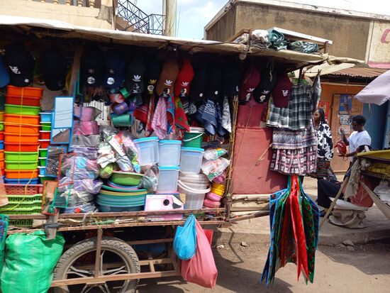 Seitdem die kleinen Stände entlang der Straße verboten sind,  gibt es immer mehr fahrbare Geschäfte.  Man weiß sich zu helfen  