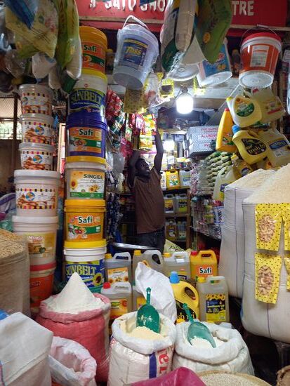 An diesem Stand kaufen wir ein.