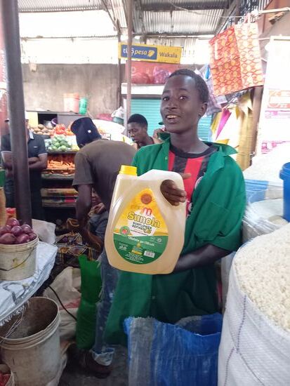 Einen Kanister Öl für das Tuleane.