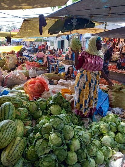 Auch Kohl und Melonen stehen auf der Einkaufsliste.