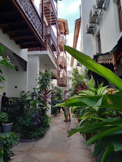 Von dieser Hintergasse geht es in unser Zimmer.