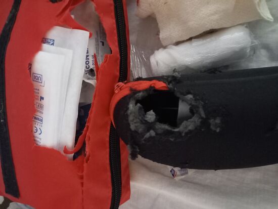 Die Medikamenten Tasche und das Brillenetui hinüber 